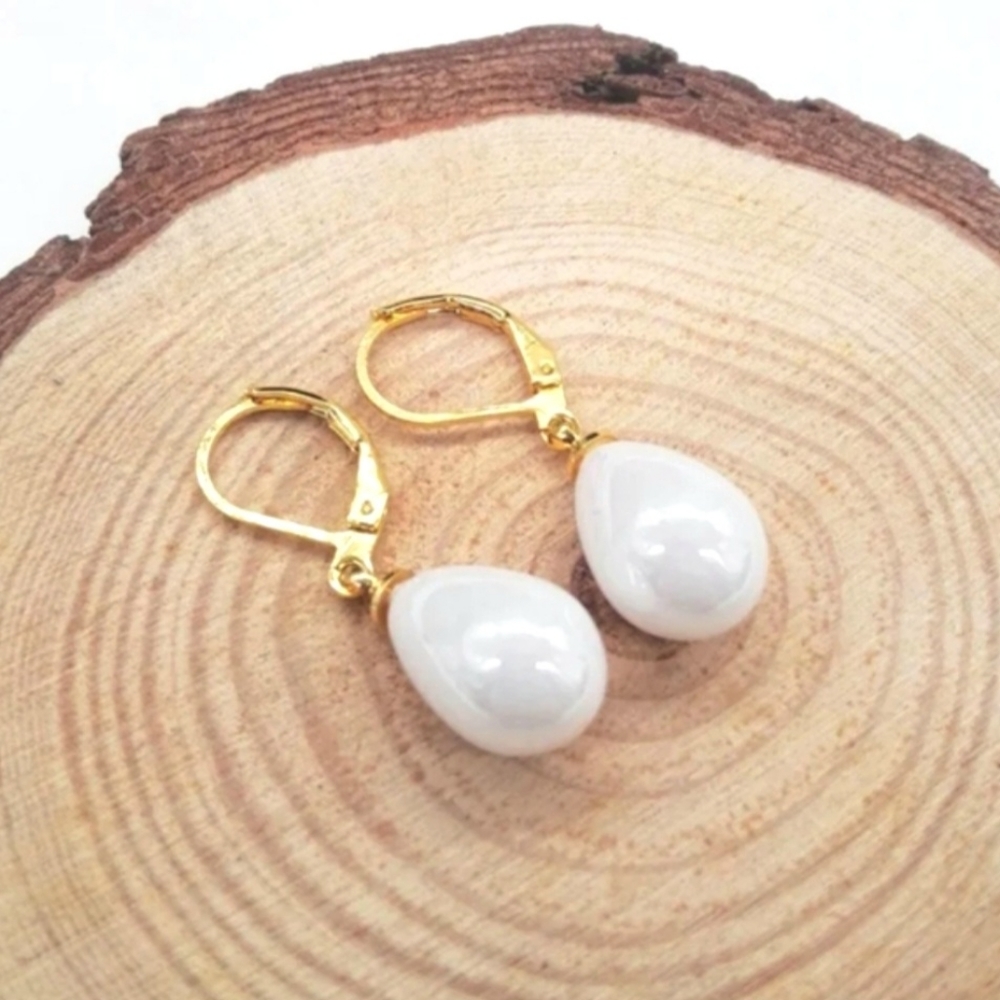 Sea Shell Pearl 14k Gold White Waterdrop Teardrop Leverback Drop Dangle Earrings